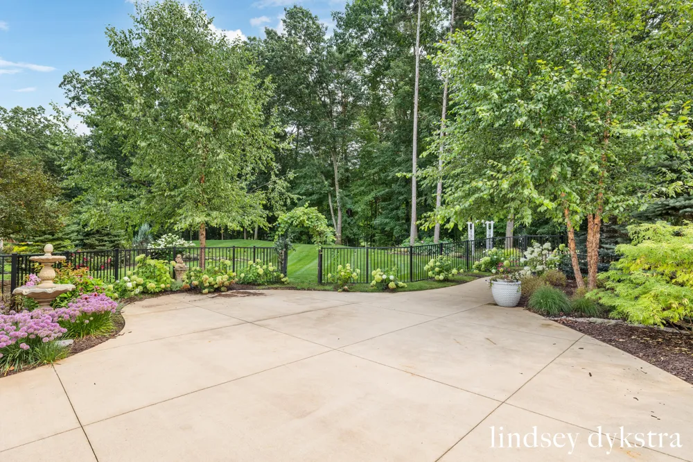 4238 Oak Timbers Drive NE Plainfield Charter Township, MI 49525