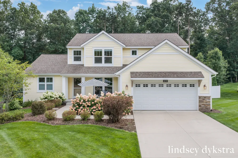 4238 Oak Timbers Drive NE Plainfield Charter Township, MI 49525