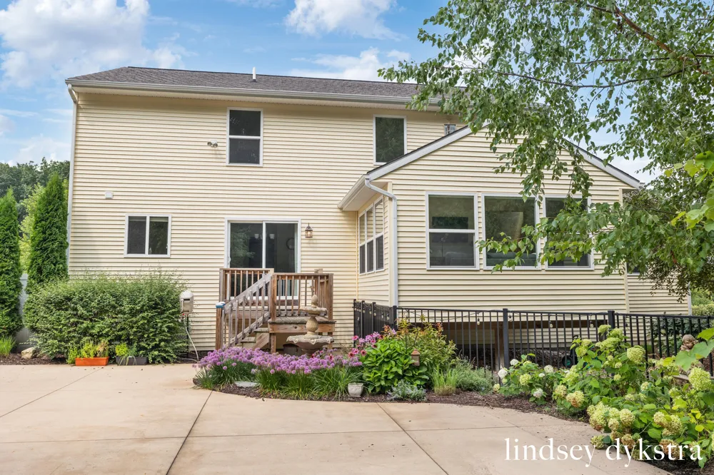4238 Oak Timbers Drive NE Plainfield Charter Township, MI 49525