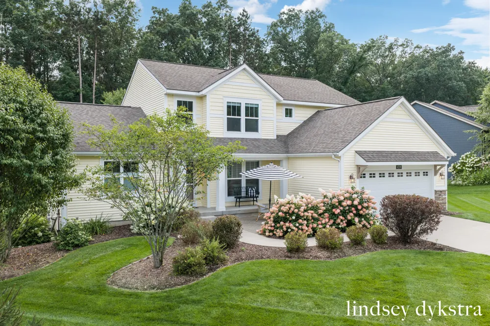 4238 Oak Timbers Drive NE Plainfield Charter Township, MI 49525