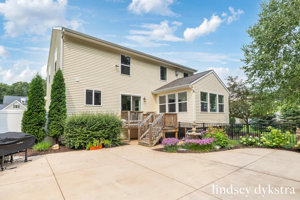 4238 Oak Timbers Drive NE Plainfield Charter Township, MI 49525