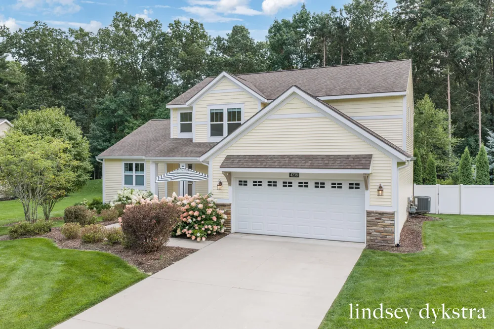 4238 Oak Timbers Drive NE Plainfield Charter Township, MI 49525