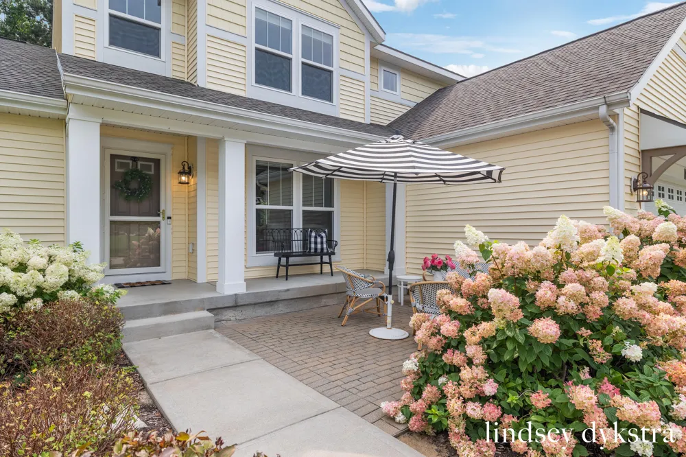 4238 Oak Timbers Drive NE Plainfield Charter Township, MI 49525