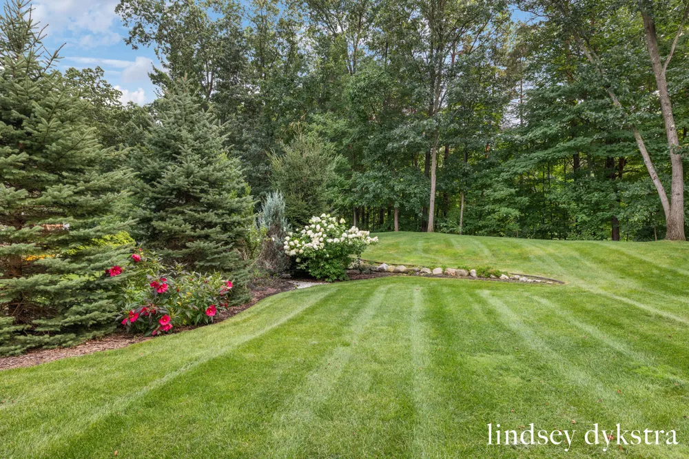 4238 Oak Timbers Drive NE Plainfield Charter Township, MI 49525