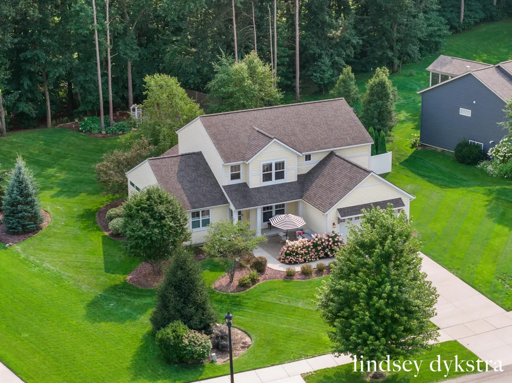 4238 Oak Timbers Drive NE Plainfield Charter Township, MI 49525
