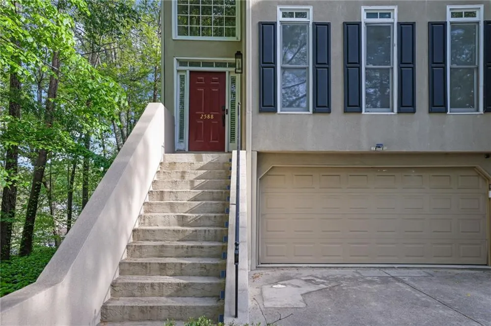 2588 Oakwood Way SE Smyrna, GA 30080