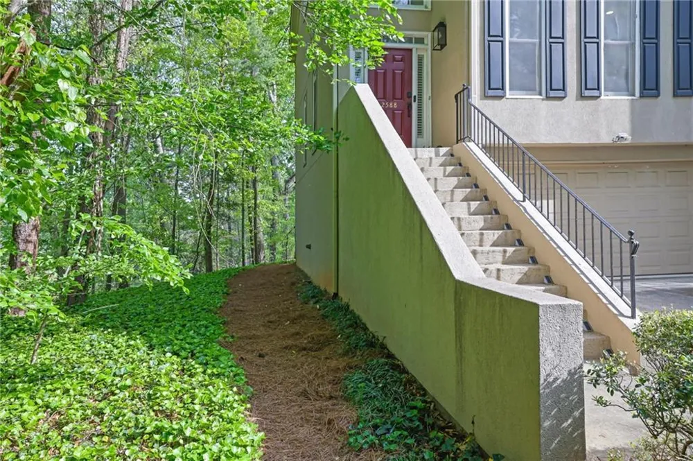 2588 Oakwood Way SE Smyrna, GA 30080