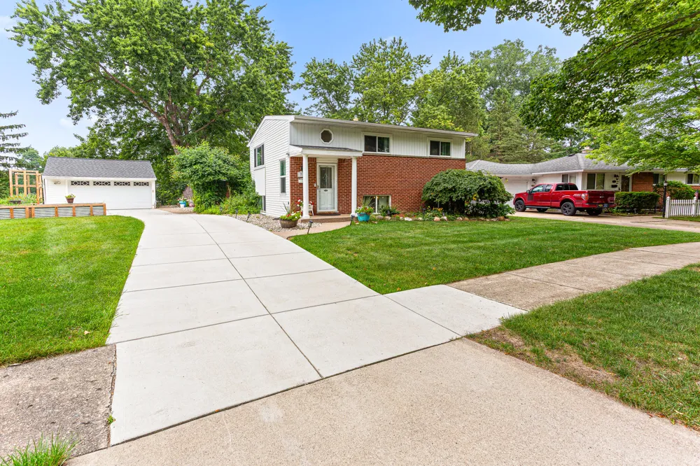 718 Panorama Milford, MI 48381