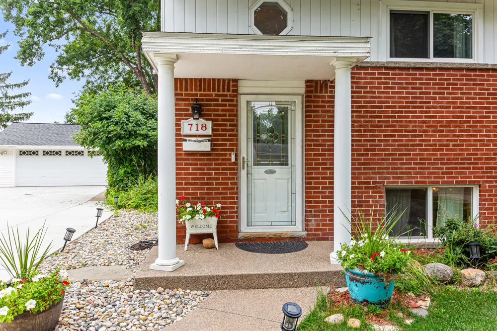 718 Panorama Milford, MI 48381