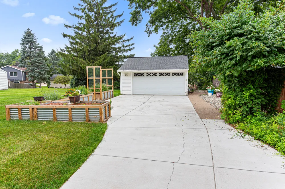 718 Panorama Milford, MI 48381