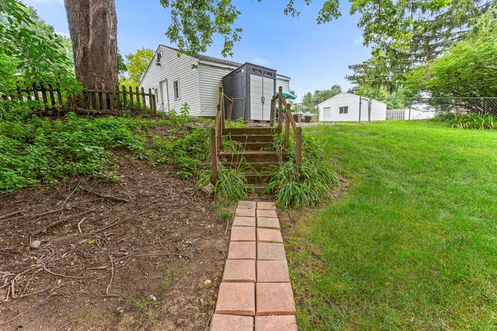 718 Panorama Milford, MI 48381