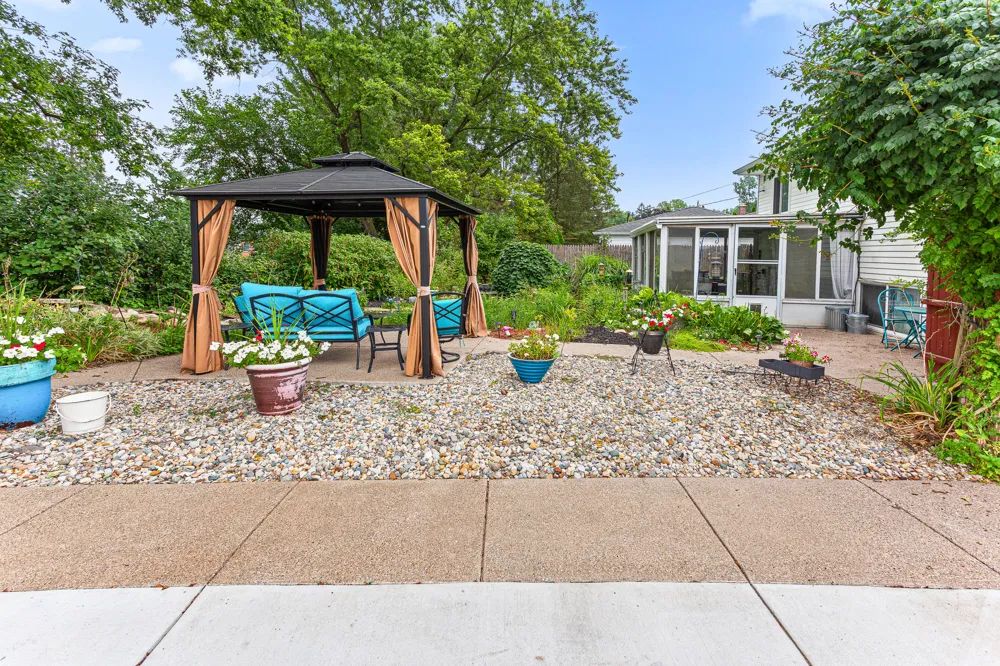 718 Panorama Milford, MI 48381