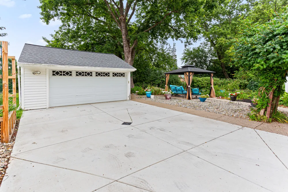 718 Panorama Milford, MI 48381