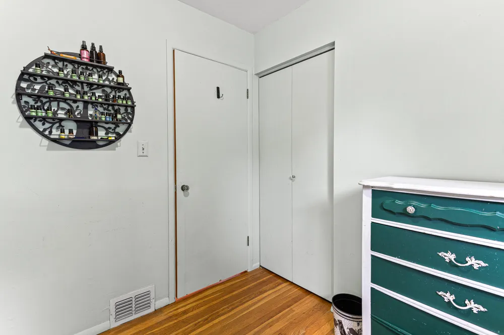 718 Panorama Milford, MI 48381
