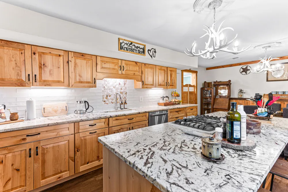 718 Panorama Milford, MI 48381