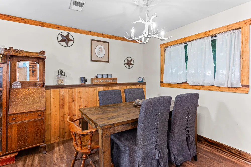 718 Panorama Milford, MI 48381