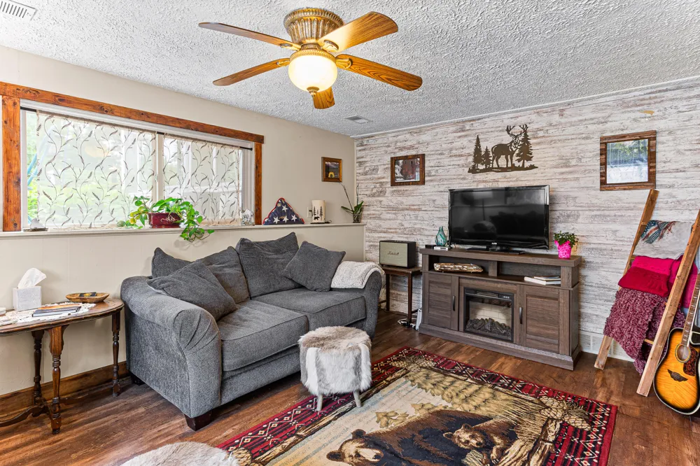 718 Panorama Milford, MI 48381