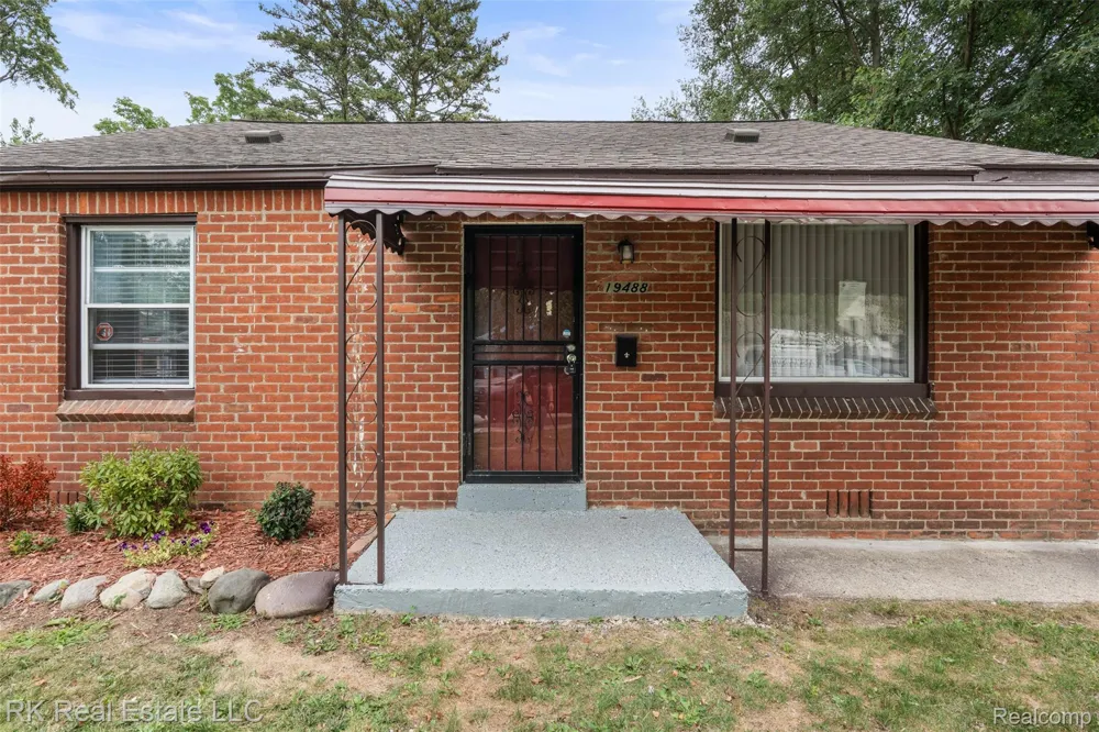 19488 Brady Redford Charter Township, MI 48240