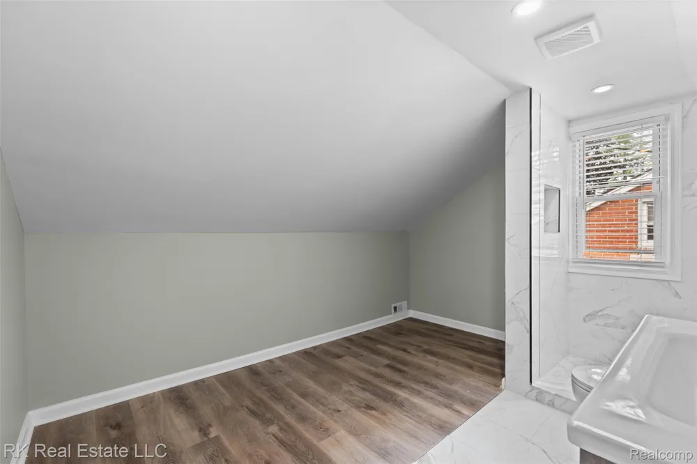 19488 Brady Redford Charter Township, MI 48240