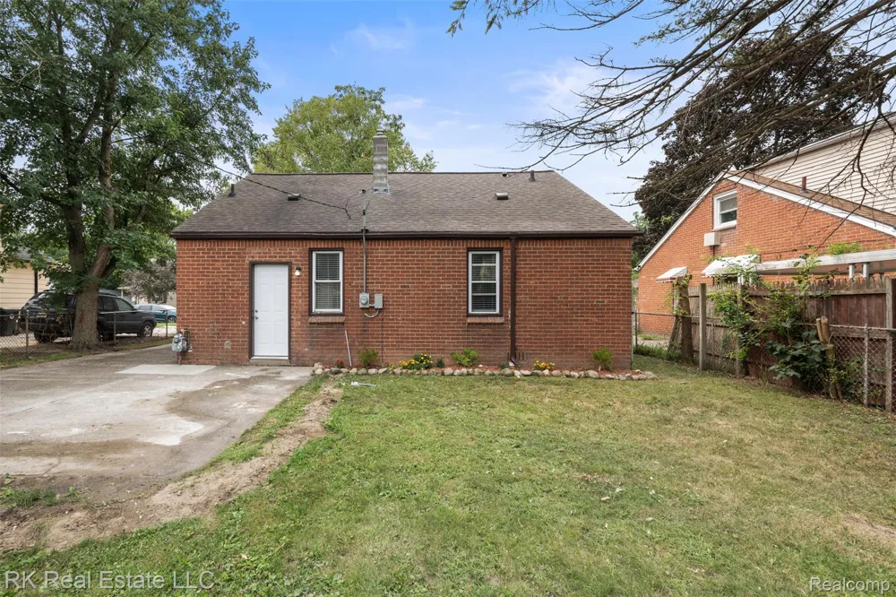 19488 Brady Redford Charter Township, MI 48240