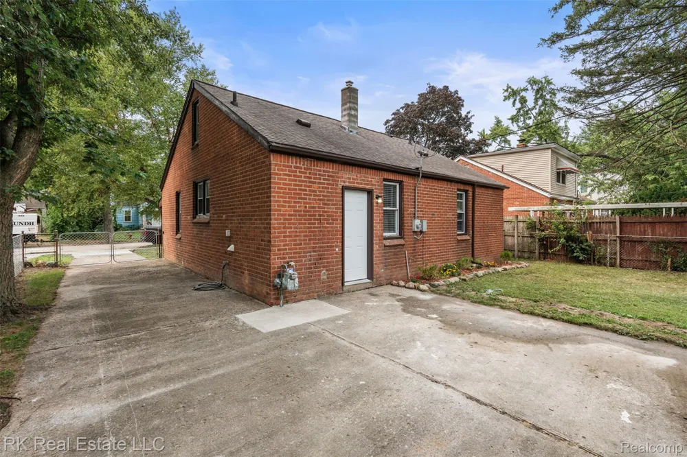 19488 Brady Redford Charter Township, MI 48240