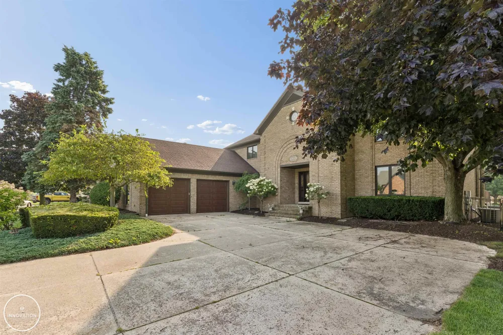 49540 Nautical Drive Chesterfield Township, MI 48047