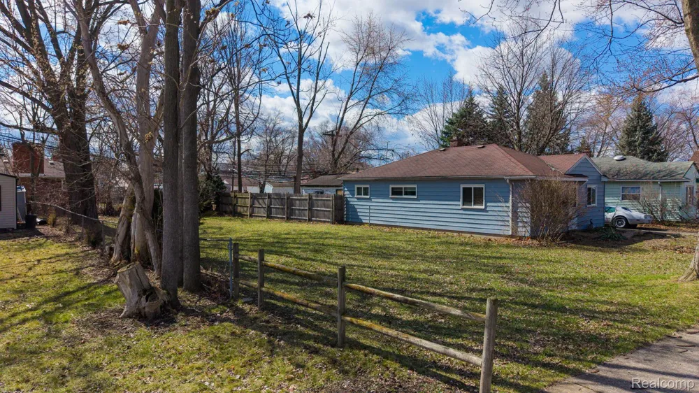 21913 Powers Avenue Dearborn Heights City, MI 48125
