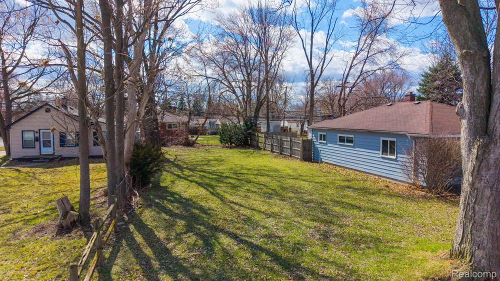 21913 Powers Avenue Dearborn Heights City, MI 48125