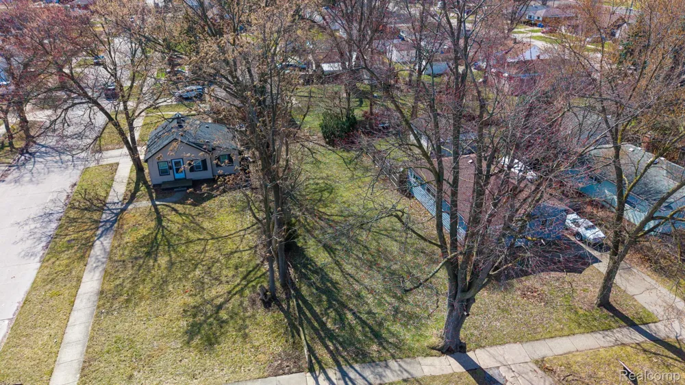 21913 Powers Avenue Dearborn Heights City, MI 48125