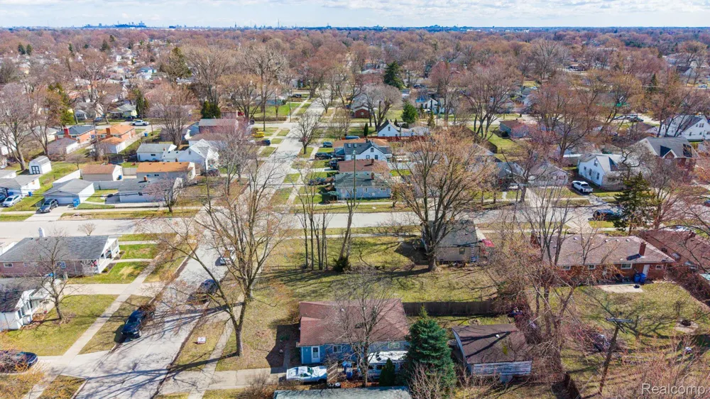 21913 Powers Avenue Dearborn Heights City, MI 48125