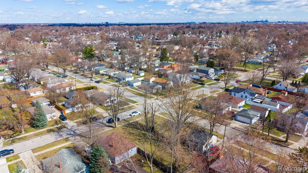 21913 Powers Avenue Dearborn Heights City, MI 48125