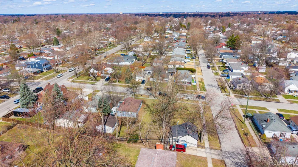 21913 Powers Avenue Dearborn Heights City, MI 48125