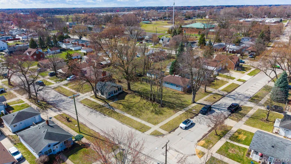 21913 Powers Avenue Dearborn Heights City, MI 48125