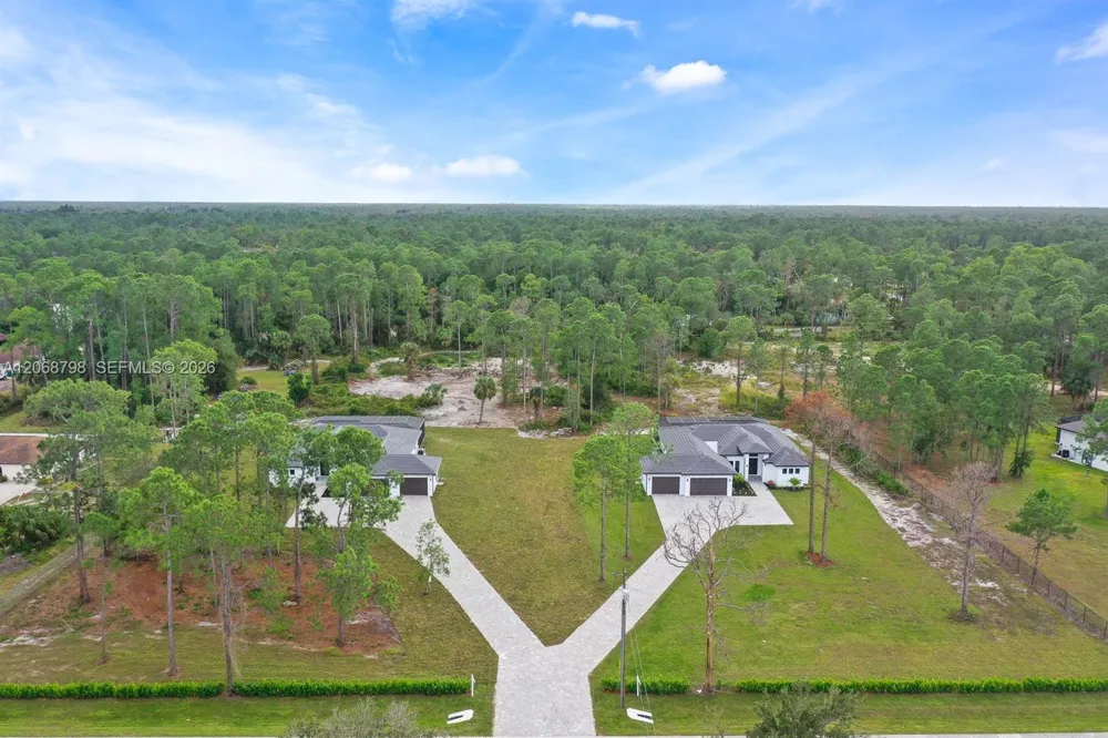 2806 GOLDEN GATE BLVD W Naples, FL 34117