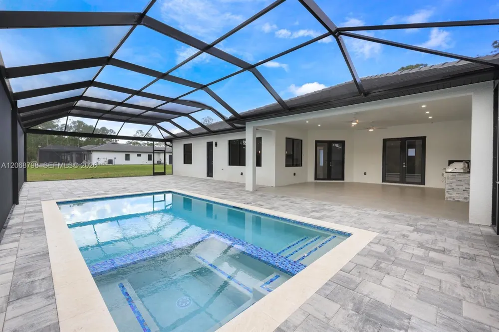 2806 GOLDEN GATE BLVD W Naples, FL 34117