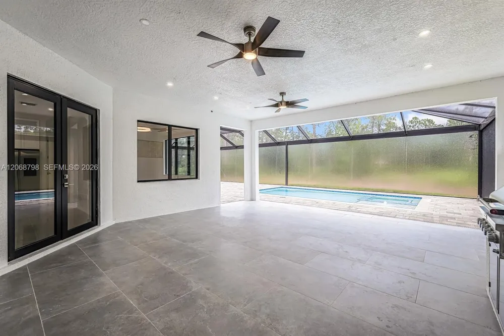 2806 GOLDEN GATE BLVD W Naples, FL 34117