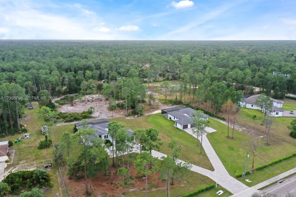 2806 GOLDEN GATE BLVD W Naples, FL 34117