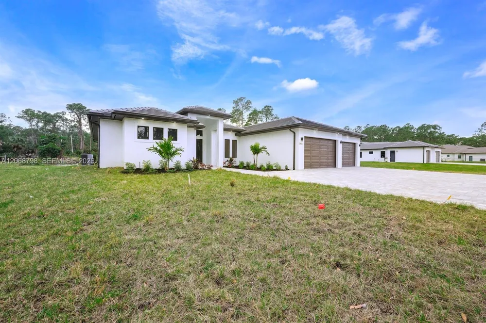 2806 GOLDEN GATE BLVD W Naples, FL 34117
