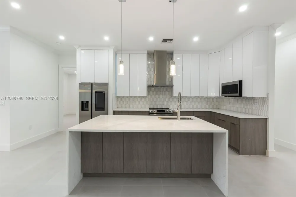 2806 GOLDEN GATE BLVD W Naples, FL 34117
