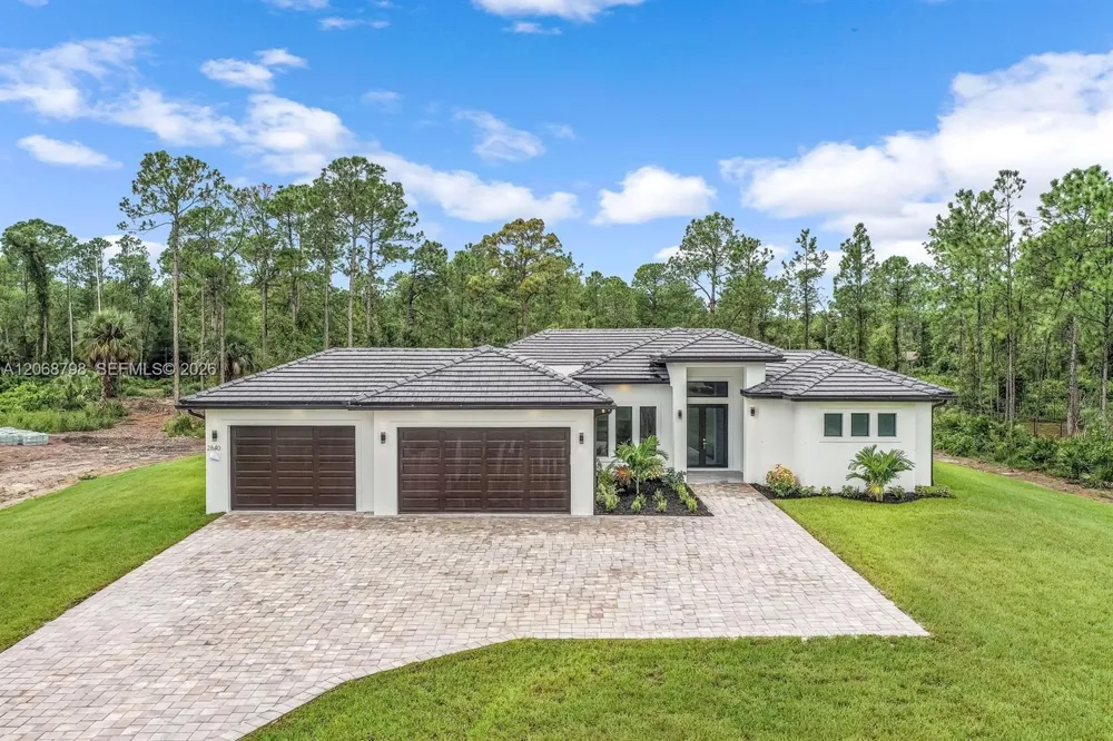 2806 GOLDEN GATE BLVD W Naples, FL 34117