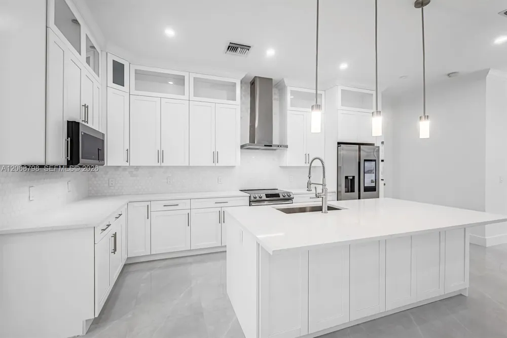 2806 GOLDEN GATE BLVD W Naples, FL 34117