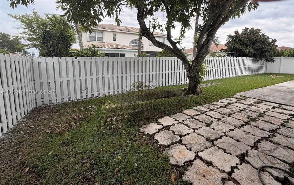 19089 NW 23rd Ct Pembroke Pines, FL 33029
