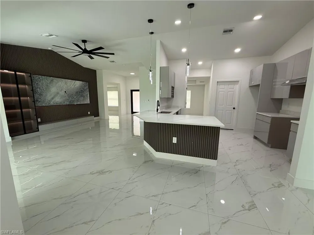 819 Congress Avenue Lehigh Acres, FL 33972