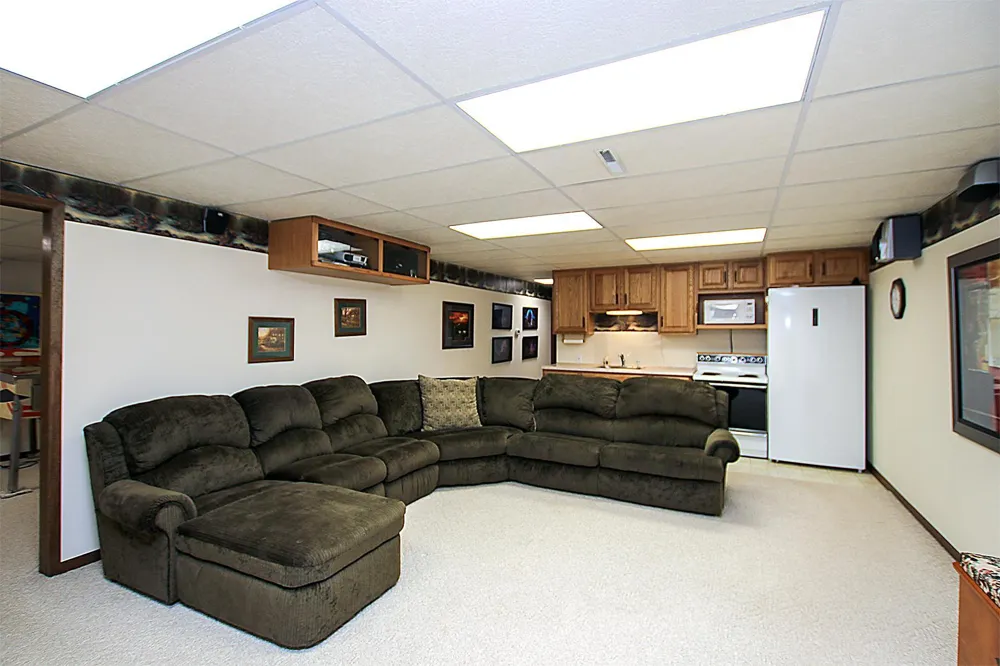 19634 Skyview Circle Hutchinson, MN 55350