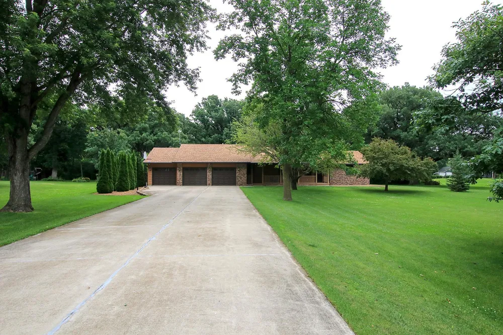 19634 Skyview Circle Hutchinson, MN 55350