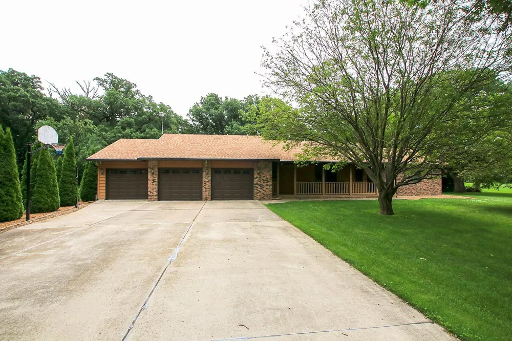 19634 Skyview Circle Hutchinson, MN 55350