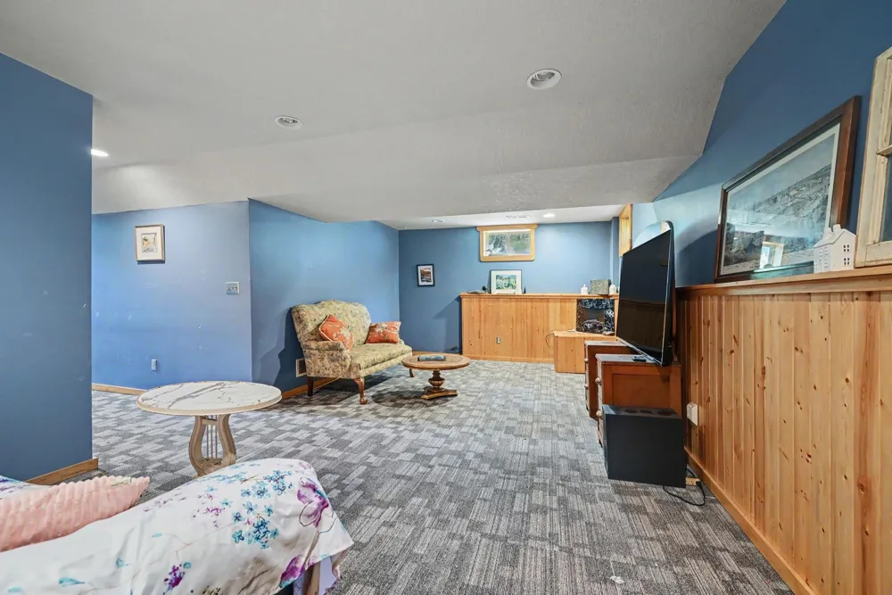 2110 Stillwater Street White Bear, MN 55110