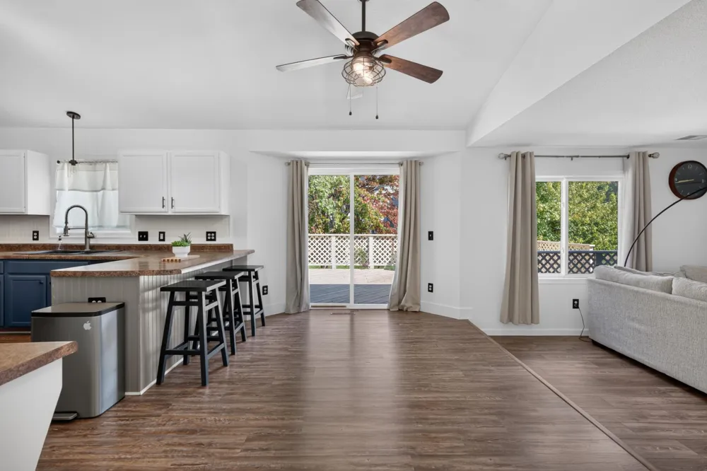 1200 Earle Way Burnsville, MN 55306