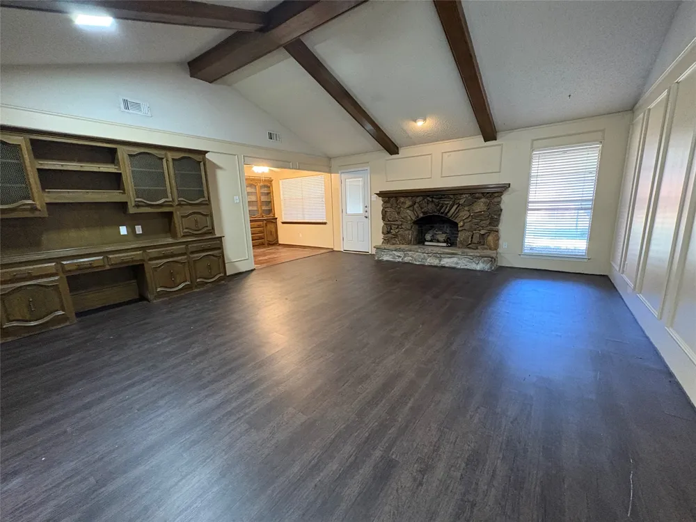 1025 Cloverdale Lane DeSoto, TX 75115