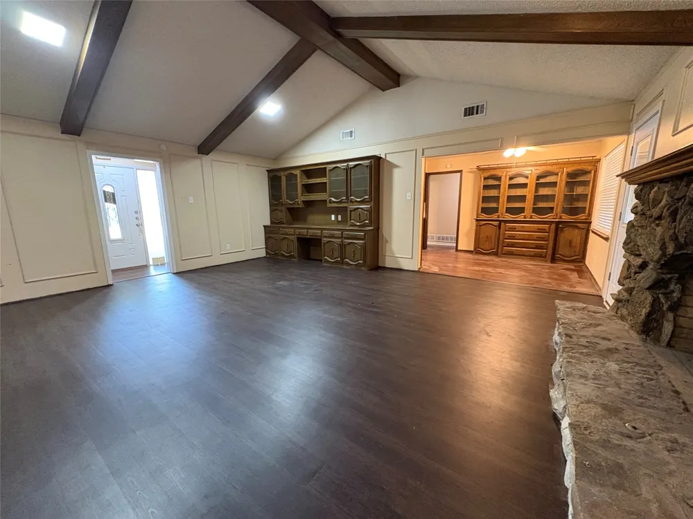 1025 Cloverdale Lane DeSoto, TX 75115